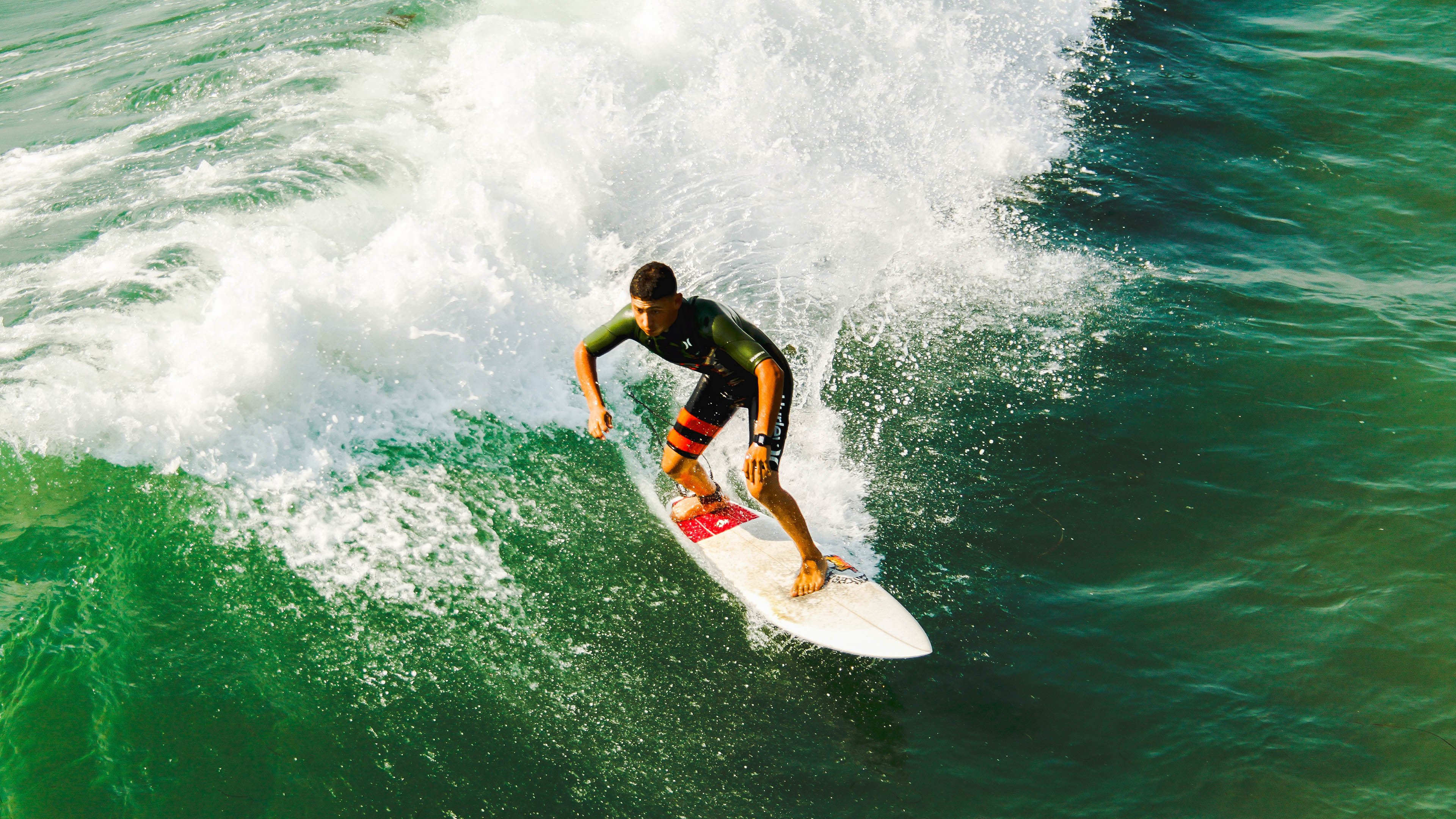 _花样滑冰世界锦标赛：精彩绝伦的技艺展示_，花样滑冰世锦赛现场,伴随着音乐的高潮